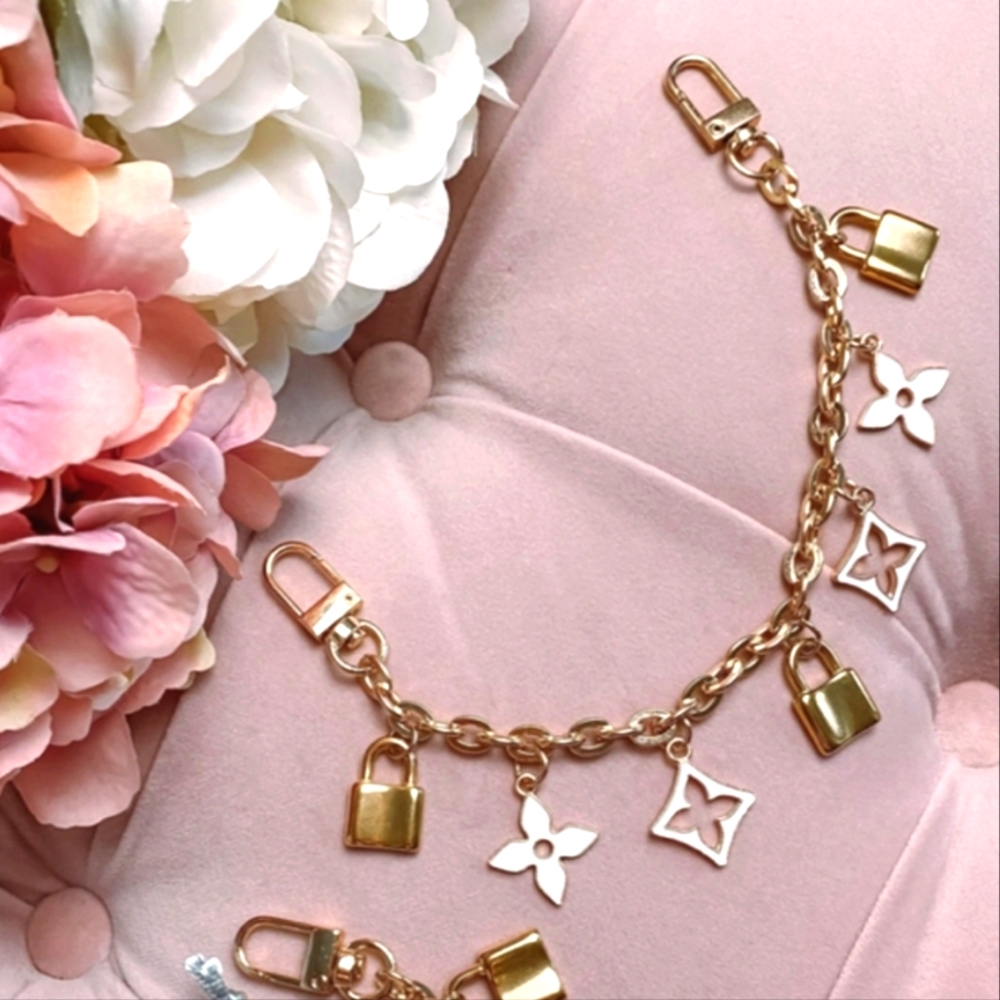 BLANC FLEUR PADLOCK HANDBAG CHARM